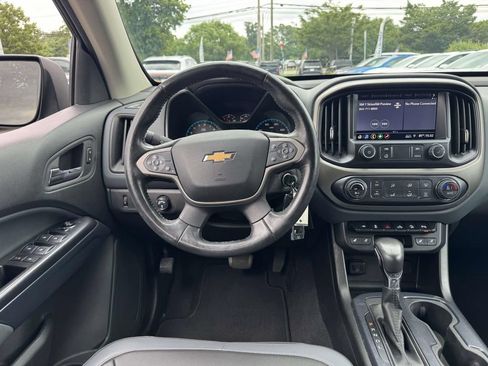 Used 2022 Chevrolet Colorado Z71 AWD/4WD image 17