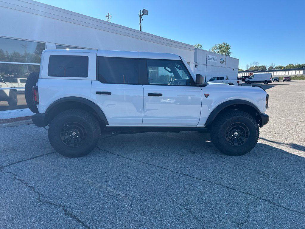 New 2026 Ford Bronco Badlands w/ Sasquatch Package AWD/4WD image 2