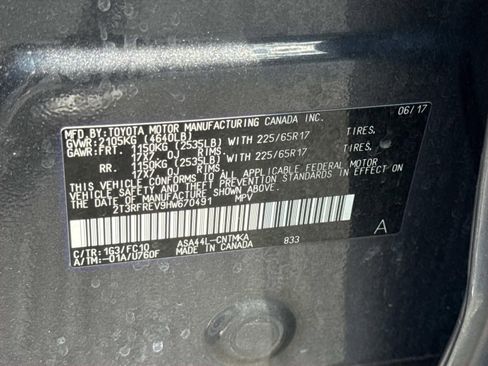 Used 2017 Toyota RAV4 XLE AWD/4WD image 30