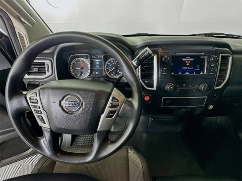 Used 2019 Nissan Titan S image 17