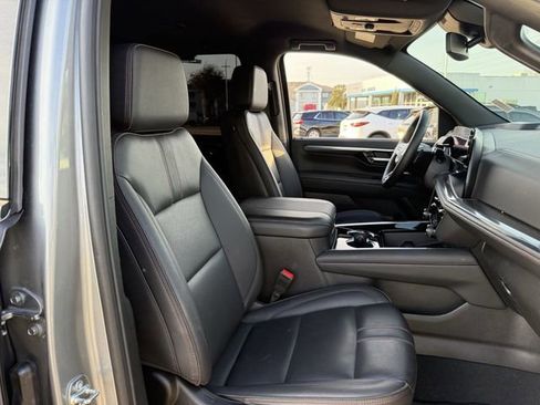 Certified 2025 Chevrolet Suburban RST image 29