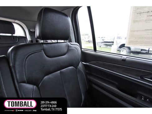 Used 2023 Jeep Grand Cherokee L Limited w/ Luxury Tech Group II image 12