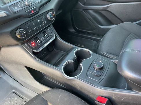 Used 2018 GMC Terrain SLE image 18