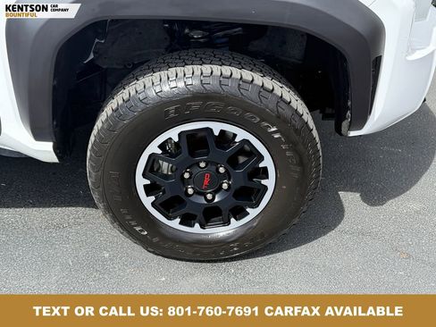 Used 2025 Toyota Tacoma TRD Off-Road AWD/4WD image 15