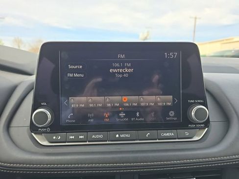 Used 2025 Nissan Rogue SV image 8