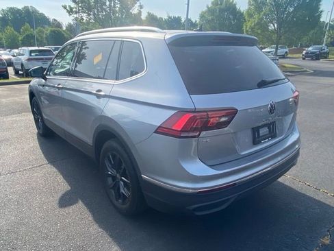 Used 2024 Volkswagen Tiguan SE w/ Panoramic Sunroof Package AWD/4WD image 10
