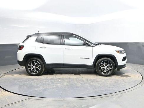 Used 2024 Jeep Compass Limited image 10