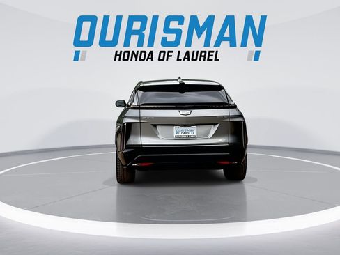 Used 2024 Cadillac Lyriq Luxury w/ LPO, Floor Liner Package AWD/4WD image 7