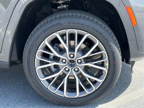 New 2026 Jeep Grand Cherokee Summit image 10