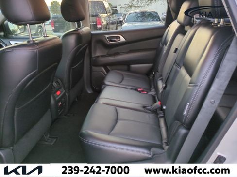 Used 2020 Nissan Pathfinder SL image 13