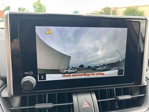 Used 2023 Toyota RAV4 AWD Hybrid image 15