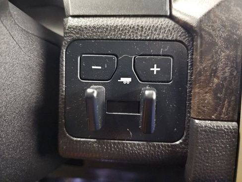 Used 2025 Toyota Tacoma Limited AWD/4WD image 25
