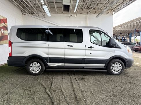 Used 2015 Ford Transit 150 XLT image 7