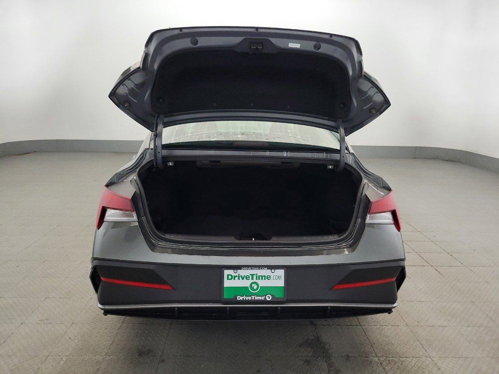 Used 2025 Hyundai Elantra SE FWD image 29