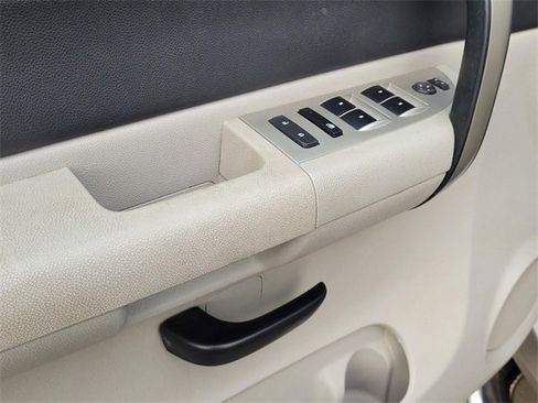Used 2009 Chevrolet Silverado 1500 LT w/ Regional Value Package image 16