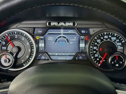 Used 2019 RAM 1500 Laramie AWD/4WD image 15