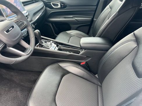 Used 2025 Jeep Compass Latitude w/ Convenience Group AWD/4WD image 11