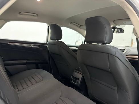 Used 2019 Ford Fusion SE FWD image 31