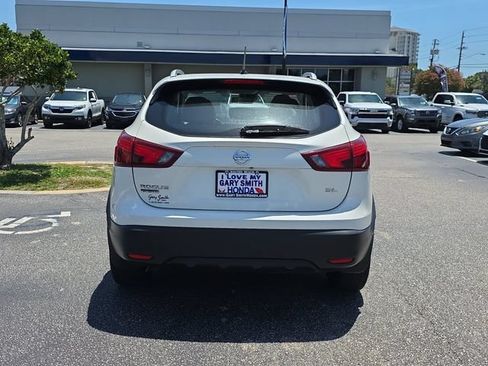 Used 2017 Nissan Rogue Sport SL w/ SL Premium Package FWD image 5