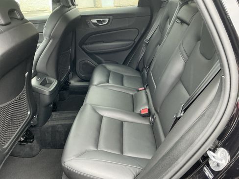 Used 2025 Volvo XC60 B5 Core AWD/4WD image 16