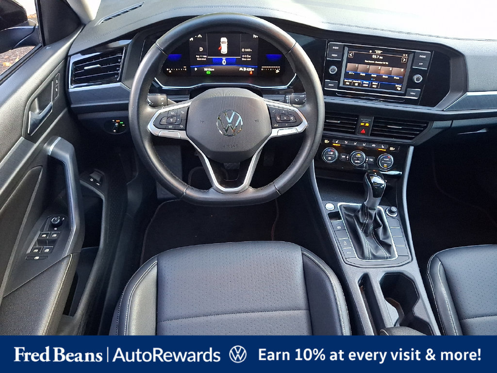 Certified 2022 Volkswagen Jetta SE w/ Panoramic Sunroof Package FWD image 15