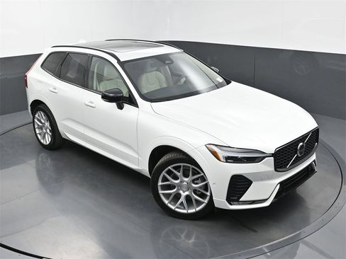 Used 2025 Volvo XC60 B5 Ultra w/ Protection Package Premier image 30