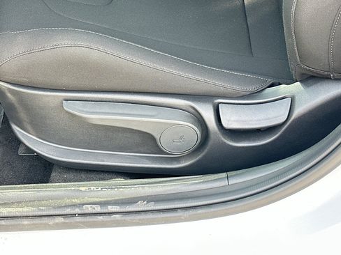 New 2025 Hyundai Elantra Blue image 24