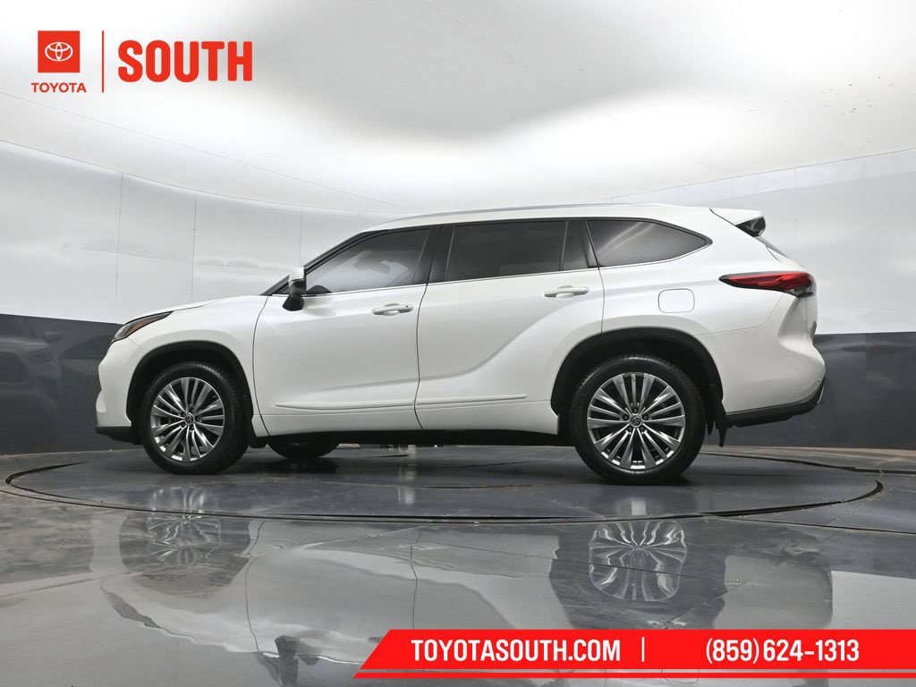 Used 2021 Toyota Highlander Platinum AWD/4WD image 46