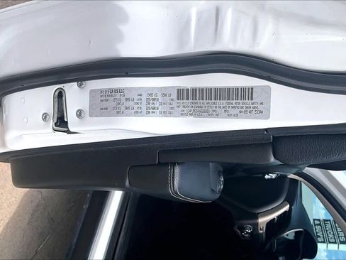 Used 2017 Jeep Cherokee Limited AWD/4WD image 31