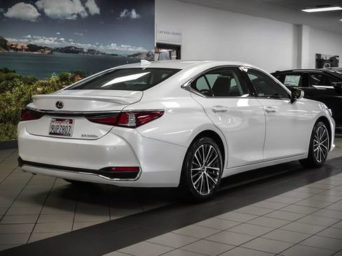 Certified 2025 Lexus ES 300h w/ Premium Package FWD image 6