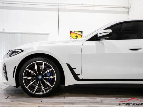 Used 2022 BMW i4 eDrive40 w/ M Sport Package image 18