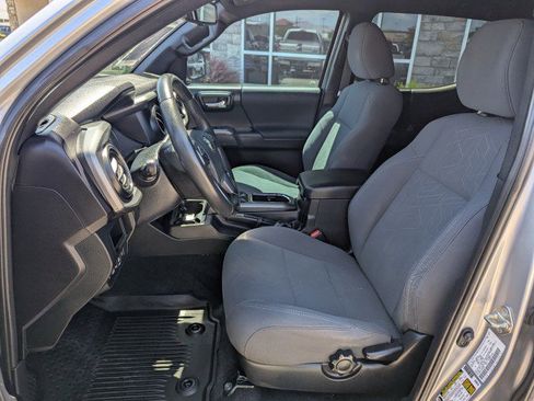 Used 2019 Toyota Tacoma TRD Sport AWD/4WD image 11