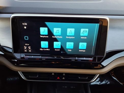 Used 2024 Volkswagen Atlas Cross Sport SE image 19