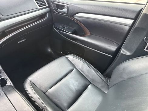 Used 2016 Toyota Highlander XLE FWD image 16