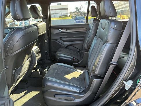 Used 2023 Jeep Grand Cherokee L Altitude image 23