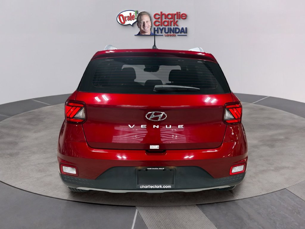 Used 2024 Hyundai Venue SEL FWD image 4