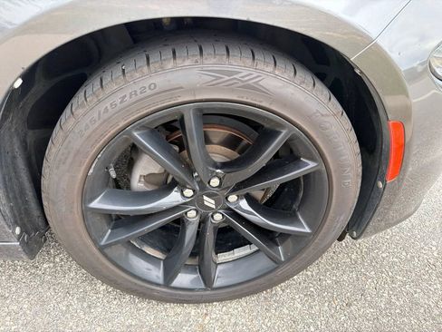 Used 2019 Dodge Charger SXT RWD image 3