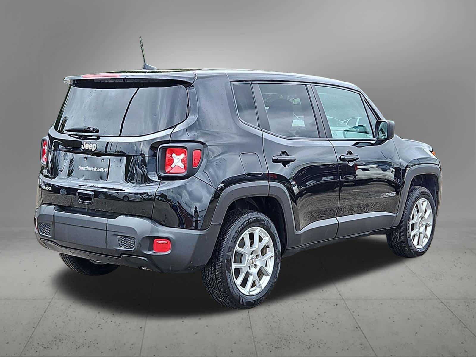 Used 2023 Jeep Renegade Latitude AWD/4WD image 6