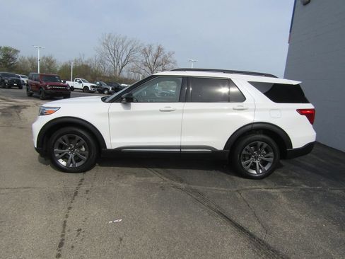 Used 2023 Ford Explorer XLT w/ Equipment Group 202A AWD/4WD image 2
