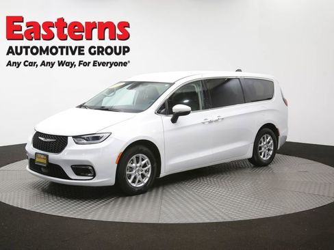 Used 2023 Chrysler Pacifica Touring-L FWD image 56