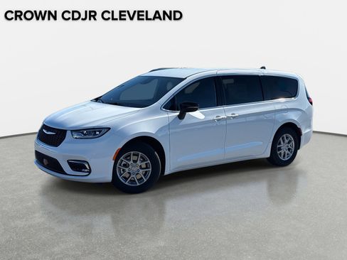New 2026 Chrysler Pacifica Select image 1