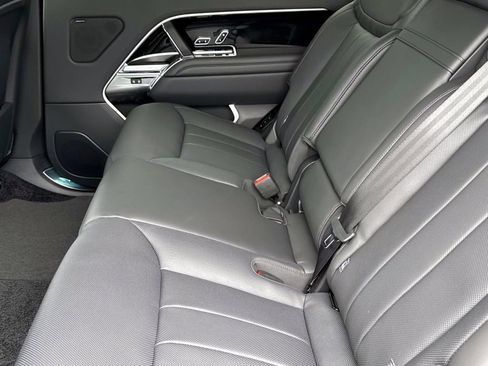 New 2025 Land Rover Range Rover Long Wheelbase SE image 12