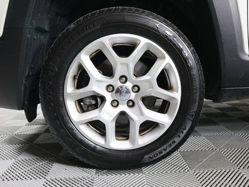 Used 2017 Jeep Renegade Latitude AWD/4WD image 9