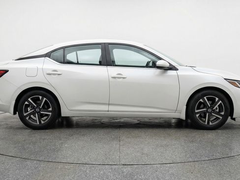 Used 2025 Nissan Sentra SV FWD image 11