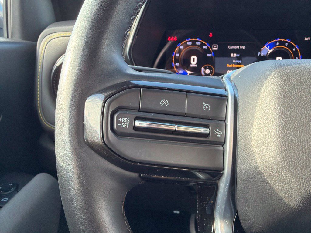 Used 2025 Chevrolet Colorado ZR2 w/ Technology Package AWD/4WD image 9