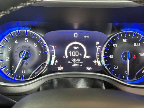 Used 2023 Chrysler Pacifica Touring-L FWD image 25