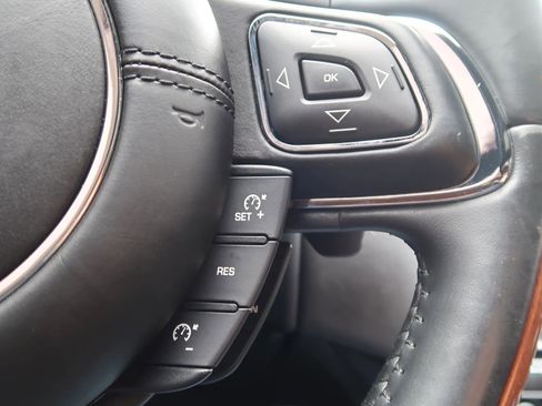 Used 2017 Jaguar XJ R-Sport image 41