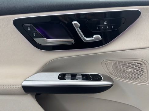 Used 2025 Mercedes-Benz GLC 300 4MATIC image 18