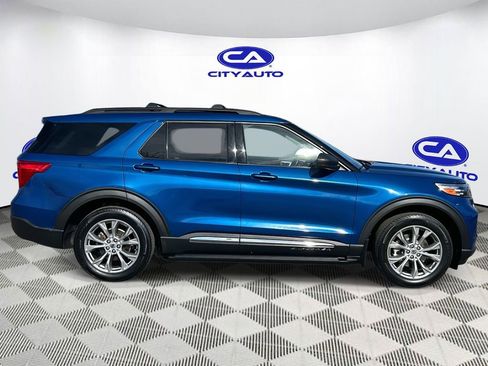 Used 2021 Ford Explorer XLT w/ Equipment Group 202A image 2
