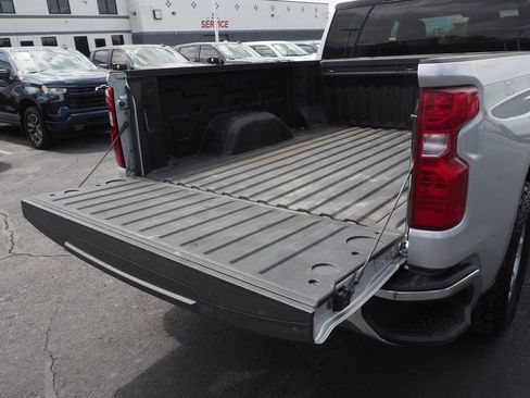 Used 2022 Chevrolet Silverado 1500 LT AWD/4WD image 17